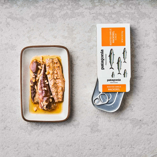 product-mackerel-roasted-garlic-package-plated-grey_1024x.1665765730922.jpg